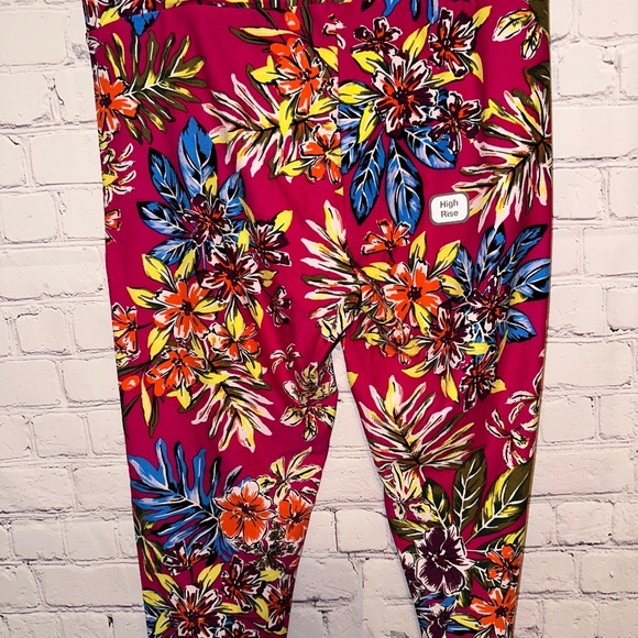 Time and Tru Capri - Picture 3 of 10